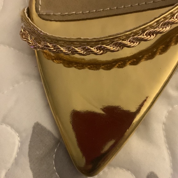 Sexy gold heel - Picture 3 of 3